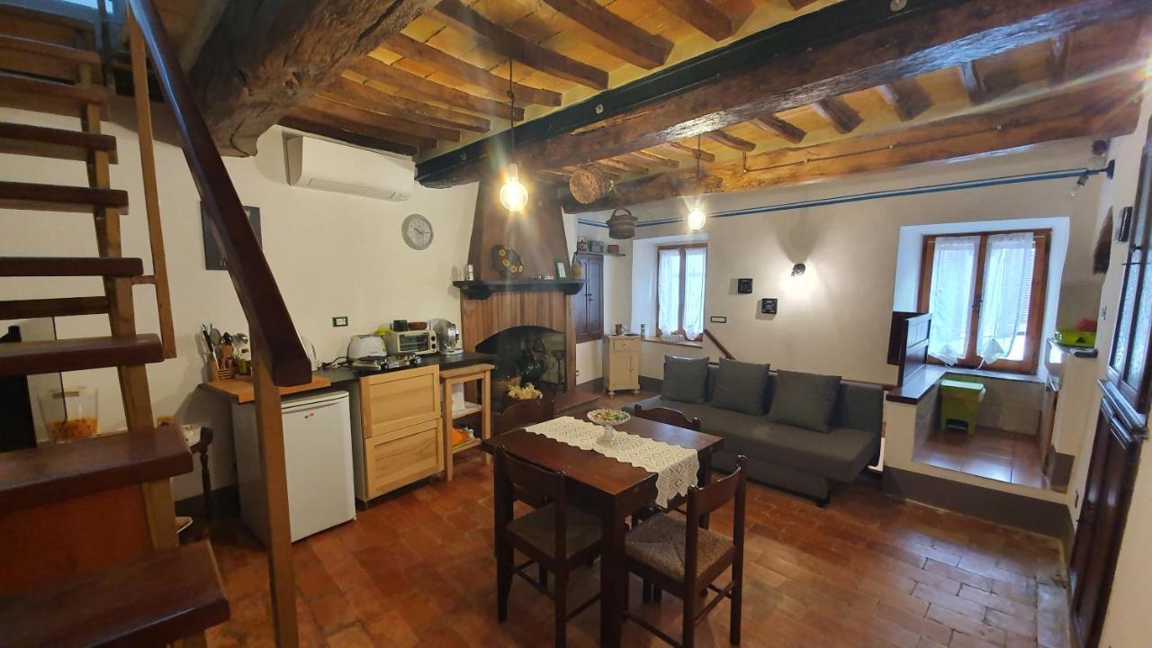 Appartement Le Casette Di Civitella- La Casa Di Rolando E Gina à Civitella Del Lago Extérieur photo