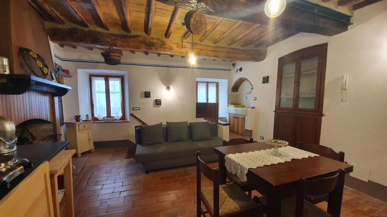 Appartement Le Casette Di Civitella- La Casa Di Rolando E Gina à Civitella Del Lago Extérieur photo